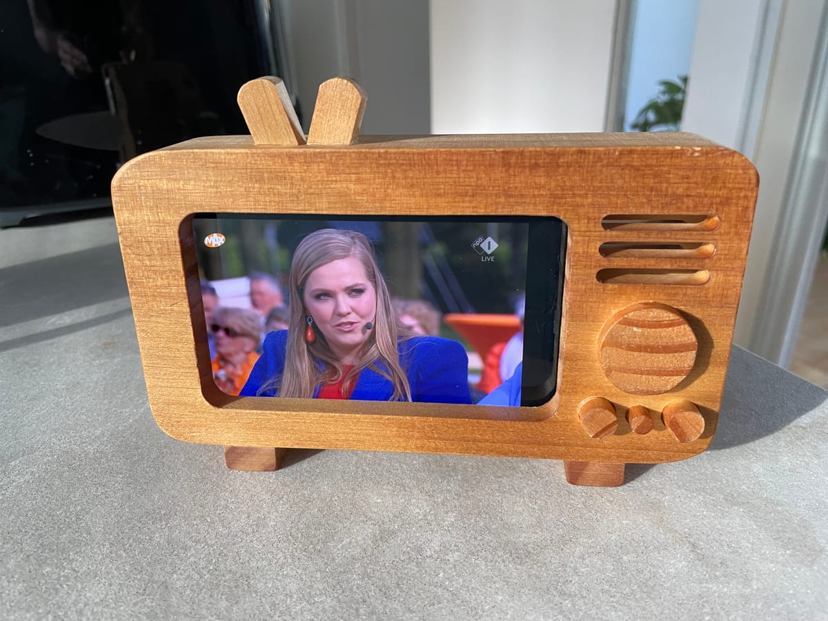 From Silicon to Intelligence: Understanding the Hardware Behind AI